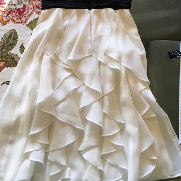 HAILEY BALDWIN by Adrianna Papell B&W Ruffle Dress - Picture 6 of 8